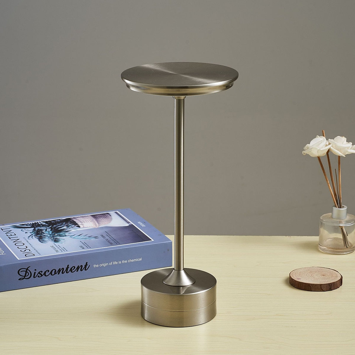 Luminária LED de Mesa Minimalista Moderna Ajustável Design Elegante Durável Economia Energia